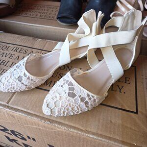Kate Park white lace flat sandal size 6